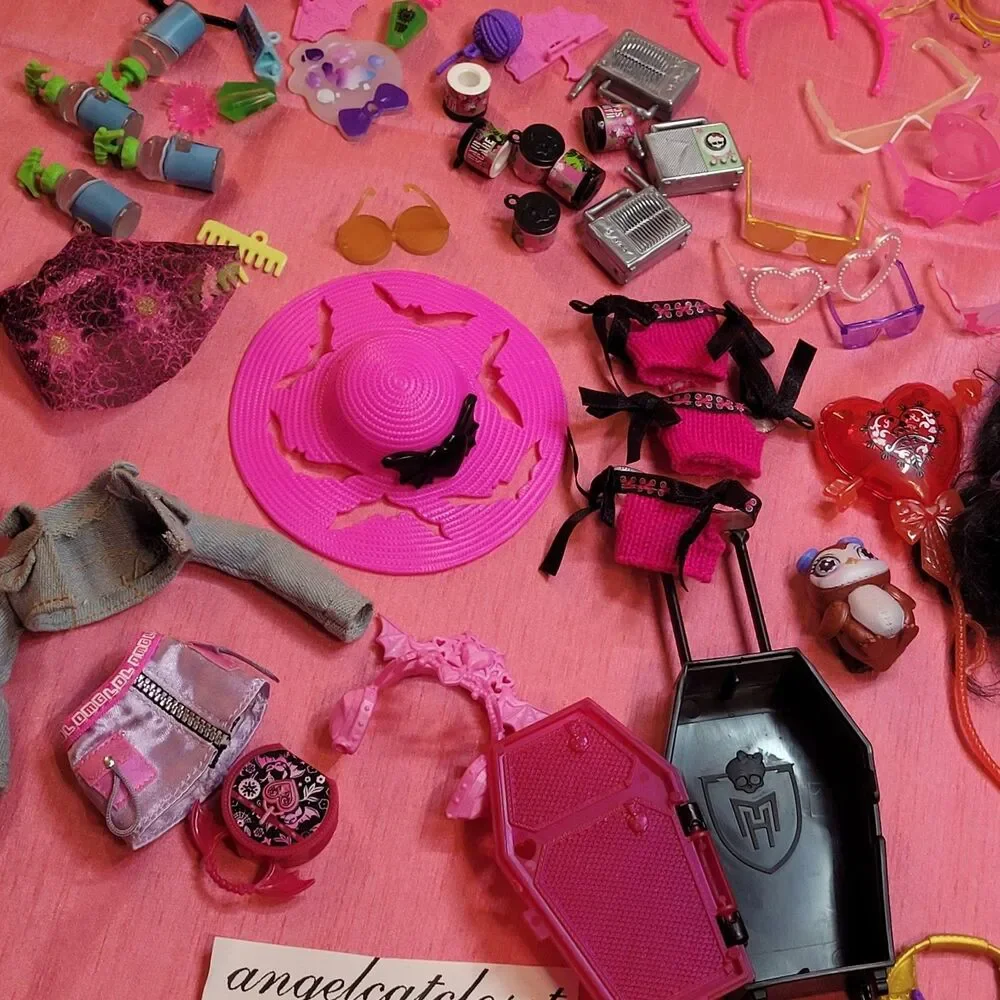 Monster High Dolls and Accessories Clothes Purses Earrings Luggage Balloons G3